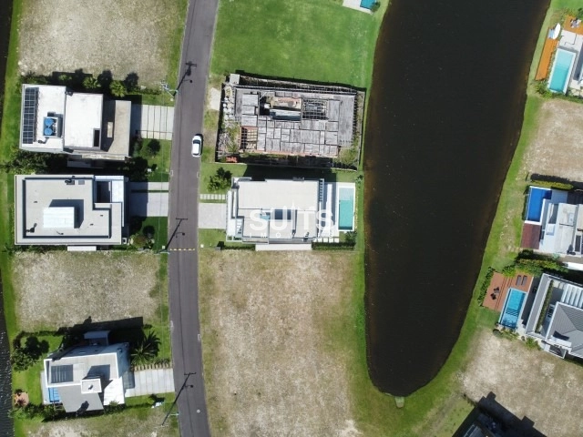 Linda sobrado beira lago em construção no condomínio Celebration: 49ª foto da galeria de imagens do imóvel