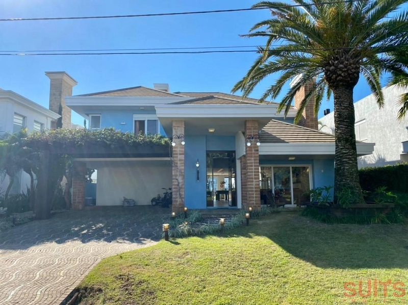 Magnifico sobrado beira lago no Condomínio Bosques de Atlântida: 1ª foto da galeria de imagens do imóvel