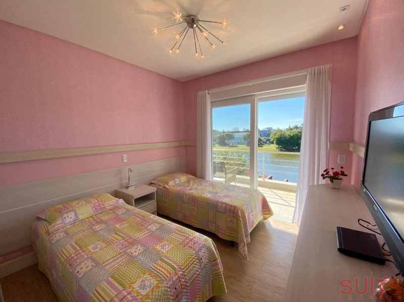 Magnifico sobrado beira lago no Condomínio Bosques de Atlântida: 23ª foto da galeria de imagens do imóvel