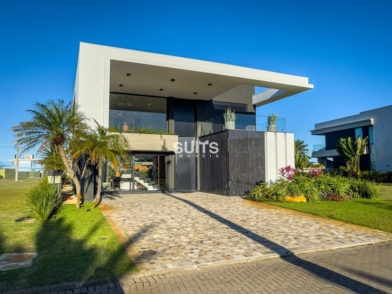 Excelente mansão com fundos para área verde no cond. Sense: 1ª foto da galeria de imagens do imóvel