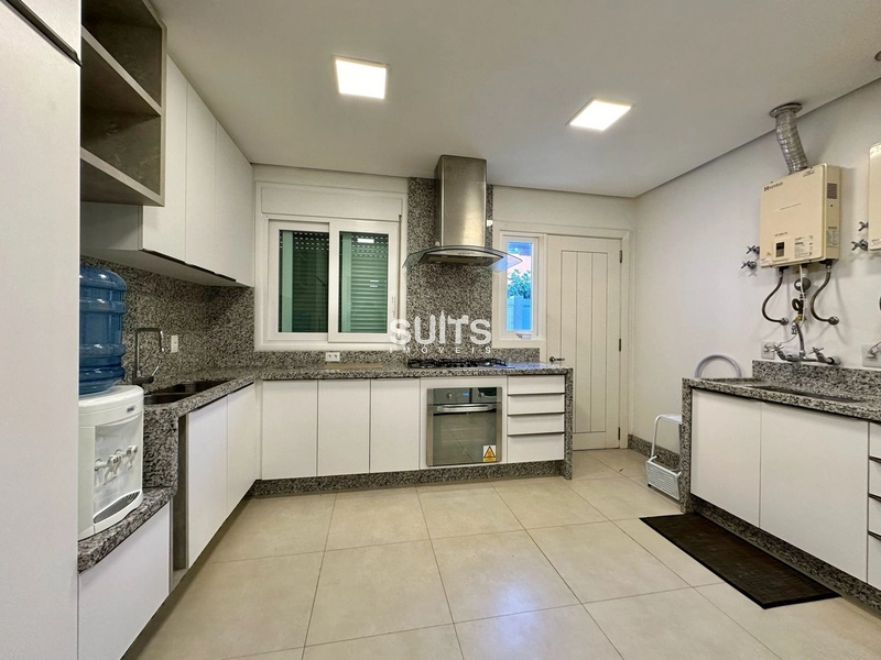 Linda Mansão beira lago no condominio Ilhas Park: 13ª foto da galeria de imagens do imóvel