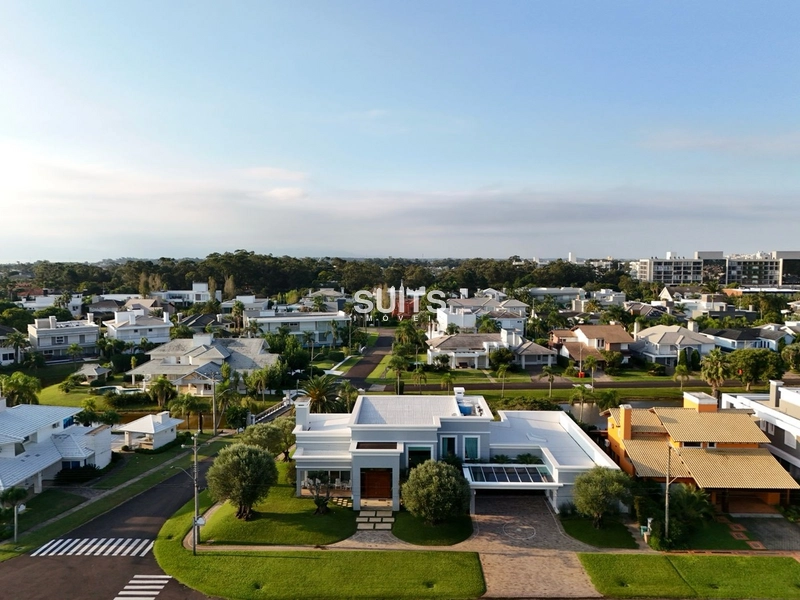 Linda Mansão beira lago no condominio Ilhas Park: 1ª foto da galeria de imagens do imóvel