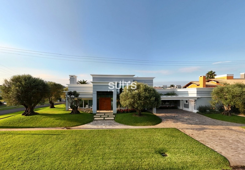 Linda Mansão beira lago no condominio Ilhas Park: 2ª foto da galeria de imagens do imóvel