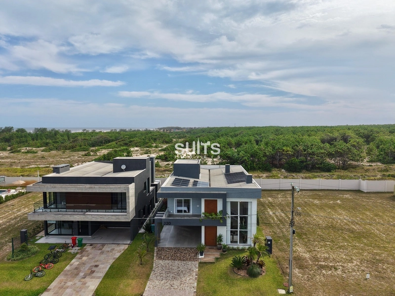 Excelente sobrado á venda no Condomínio Costa Serena: 1ª foto da galeria de imagens do imóvel