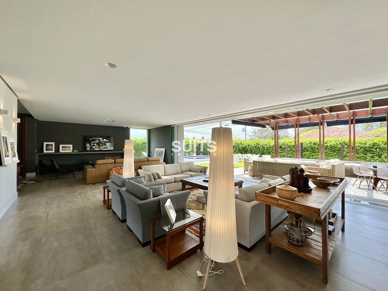 Incrível mansão de esquina próxima ao mar na praia de Atlãntida: 28ª foto da galeria de imagens do imóvel