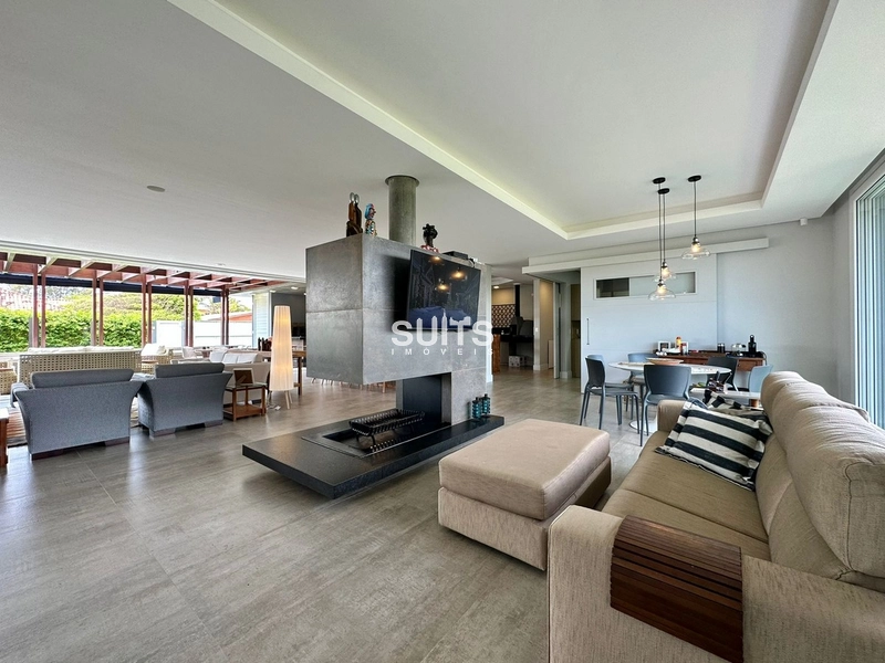 Incrível mansão de esquina próxima ao mar na praia de Atlãntida: 35ª foto da galeria de imagens do imóvel