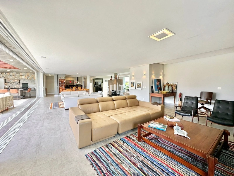 Incrível mansão de esquina próxima ao mar na praia de Atlãntida: 12ª foto da galeria de imagens do imóvel