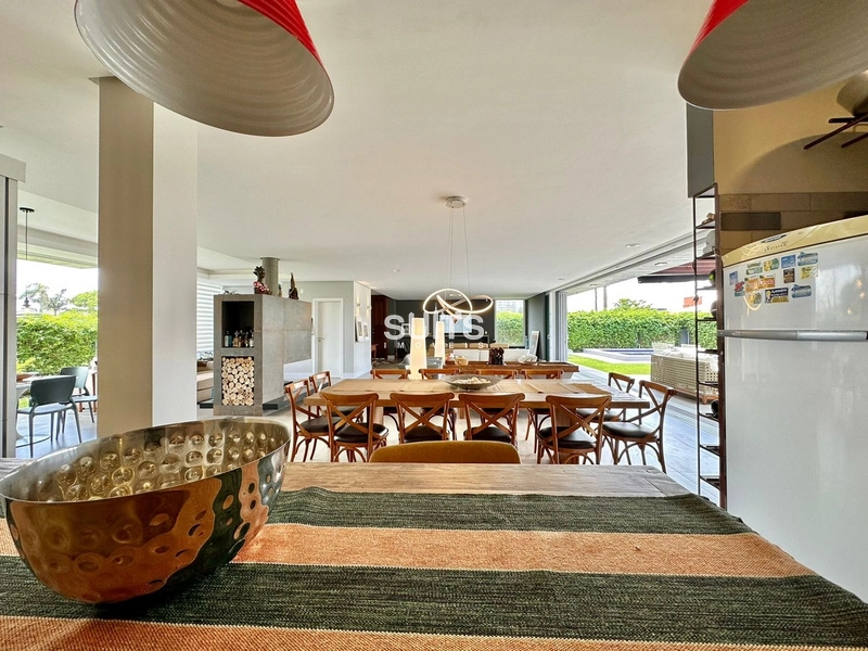 Incrível mansão de esquina próxima ao mar na praia de Atlãntida: 41ª foto da galeria de imagens do imóvel