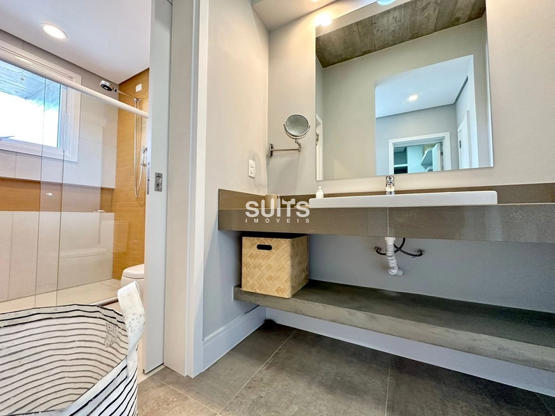 Incrível mansão de esquina próxima ao mar na praia de Atlãntida: 55ª foto da galeria de imagens do imóvel