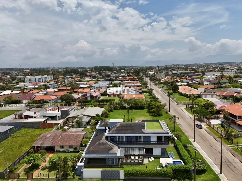 Incrível mansão de esquina próxima ao mar na praia de Atlãntida: 17ª foto da galeria de imagens do imóvel