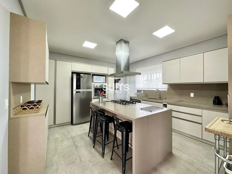 Incrível mansão de esquina próxima ao mar na praia de Atlãntida: 36ª foto da galeria de imagens do imóvel