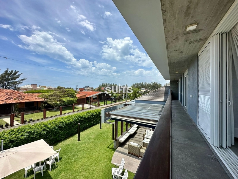 Incrível mansão de esquina próxima ao mar na praia de Atlãntida: 48ª foto da galeria de imagens do imóvel