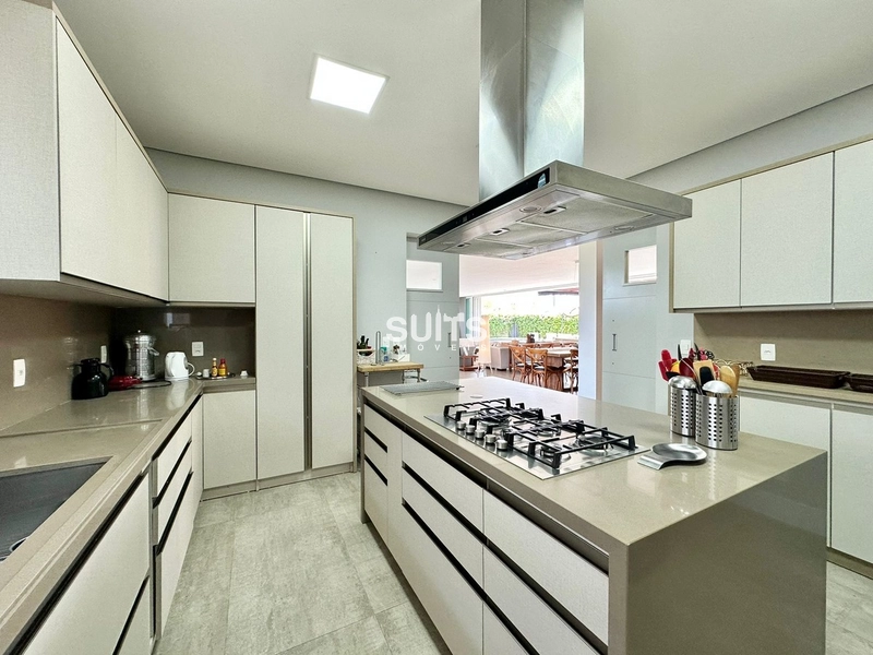 Incrível mansão de esquina próxima ao mar na praia de Atlãntida: 39ª foto da galeria de imagens do imóvel