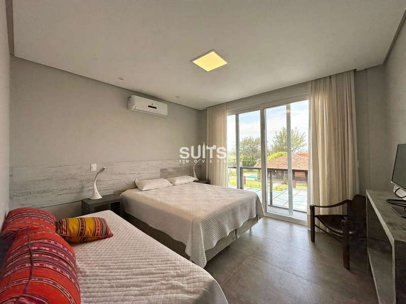 Incrível mansão de esquina próxima ao mar na praia de Atlãntida: 56ª foto da galeria de imagens do imóvel