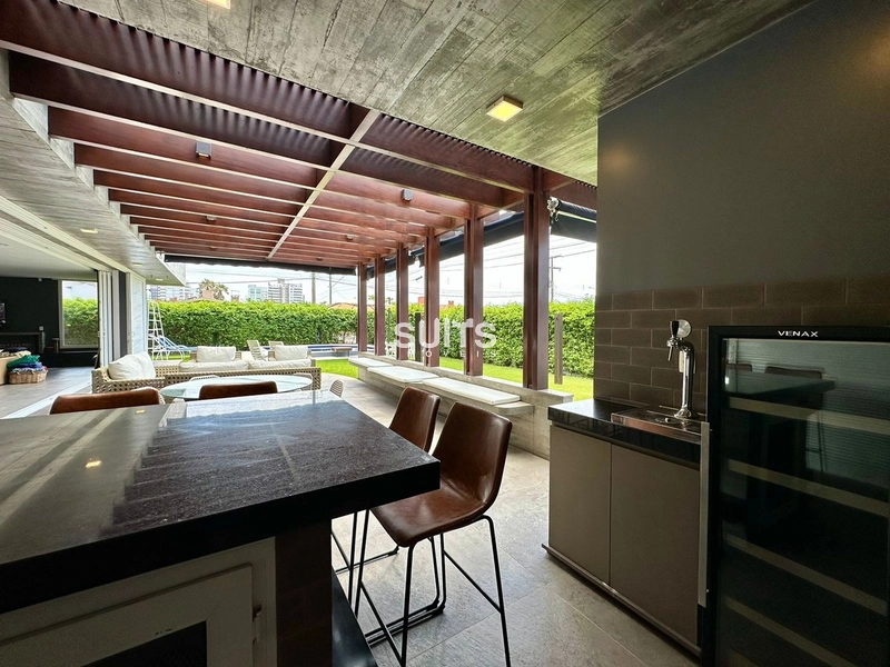 Incrível mansão de esquina próxima ao mar na praia de Atlãntida: 5ª foto da galeria de imagens do imóvel