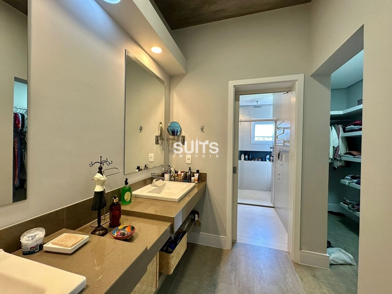 Incrível mansão de esquina próxima ao mar na praia de Atlãntida: 51ª foto da galeria de imagens do imóvel