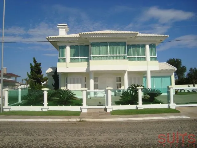 Excelente sobrado em Atlântida: 1ª foto da galeria de imagens do imóvel