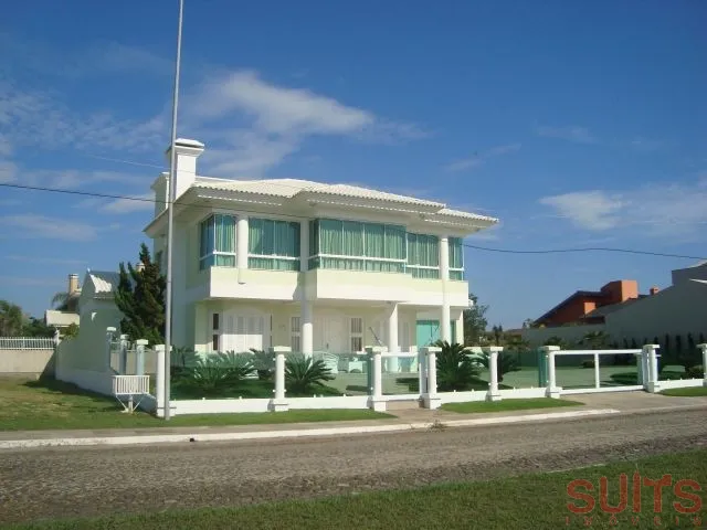 Excelente sobrado em Atlântida: 2ª foto da galeria de imagens do imóvel