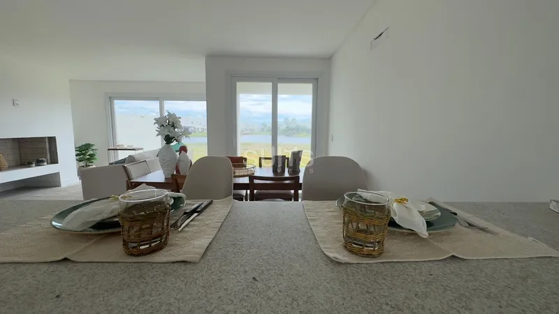 Excelente casa beira lago no condomínio Páteo Marbella: 9ª foto da galeria de imagens do imóvel