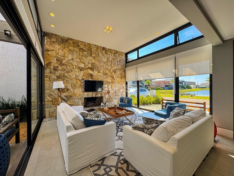 Excelente sobrado de frente para o lago no Condomínio Blue: 5ª foto da galeria de imagens do imóvel