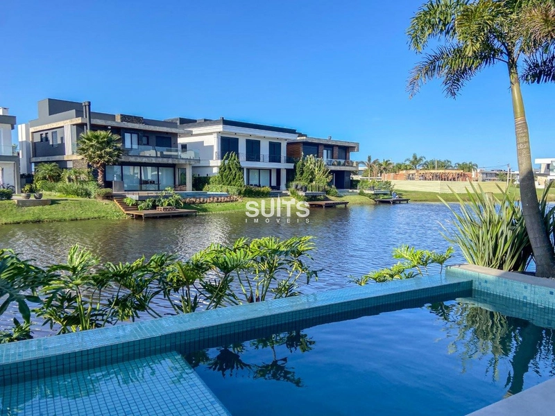 Incrível mansão às margens do lago no condomínio Sense: 44ª foto da galeria de imagens do imóvel