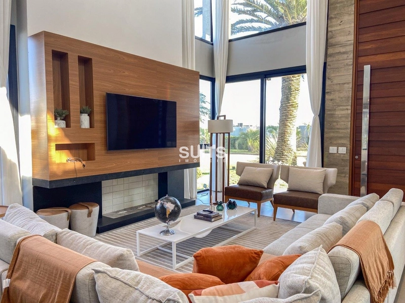 Incrível mansão às margens do lago no condomínio Sense: 5ª foto da galeria de imagens do imóvel