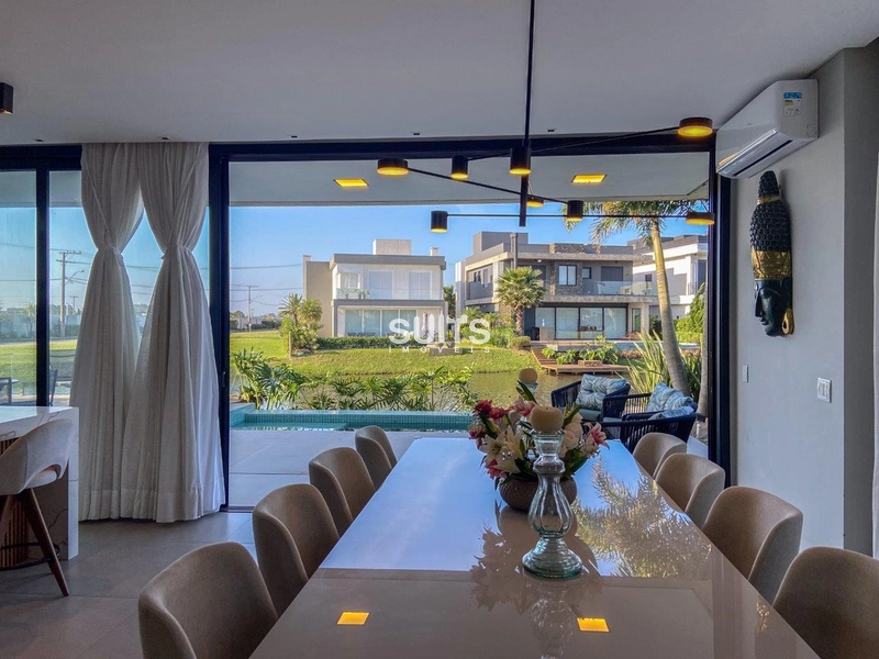 Incrível mansão às margens do lago no condomínio Sense: 16ª foto da galeria de imagens do imóvel