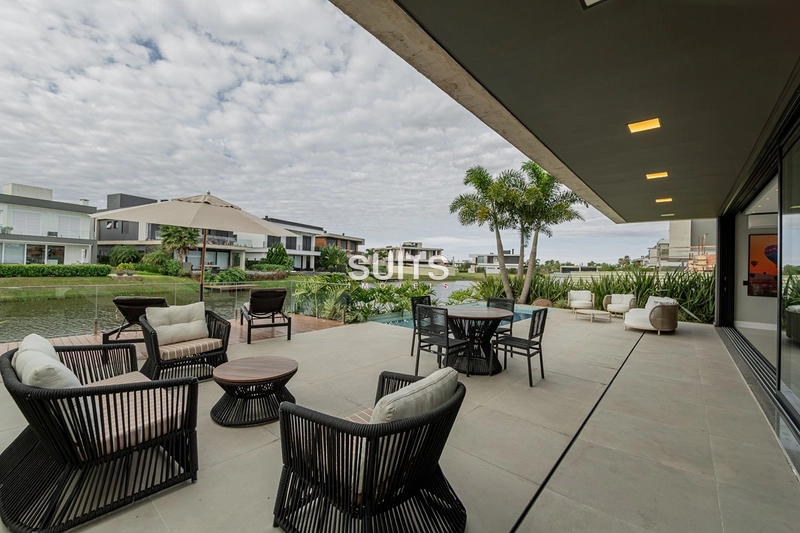 Incrível mansão às margens do lago no condomínio Sense: 9ª foto da galeria de imagens do imóvel