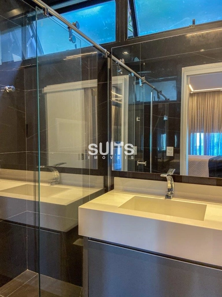 Incrível mansão às margens do lago no condomínio Sense: 32ª foto da galeria de imagens do imóvel