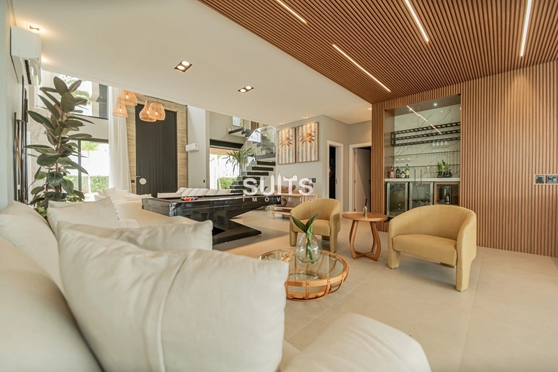 Incrível mansão às margens do lago no condomínio Sense: 3ª foto da galeria de imagens do imóvel