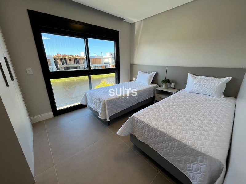 Belíssimo sobrado beira lago no condomínio Sunset: 32ª foto da galeria de imagens do imóvel