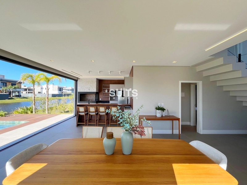 Belíssimo sobrado beira lago no condomínio Sunset: 9ª foto da galeria de imagens do imóvel