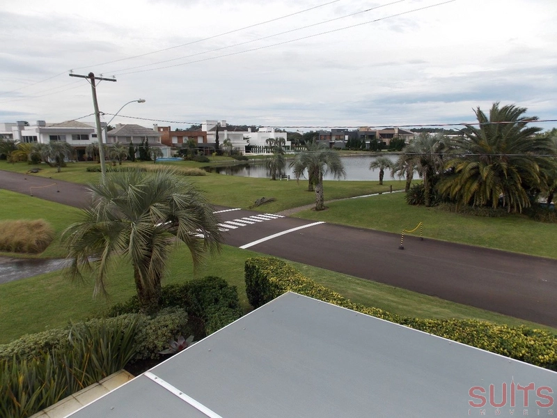 Incrível mansão no condomínio Bosques de Atlântida: 40ª foto da galeria de imagens do imóvel