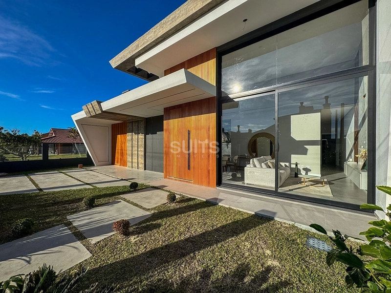 Casa nova alto padrão a 2 minutos do mar em Xangri-Lá.: 3ª foto da galeria de imagens do imóvel