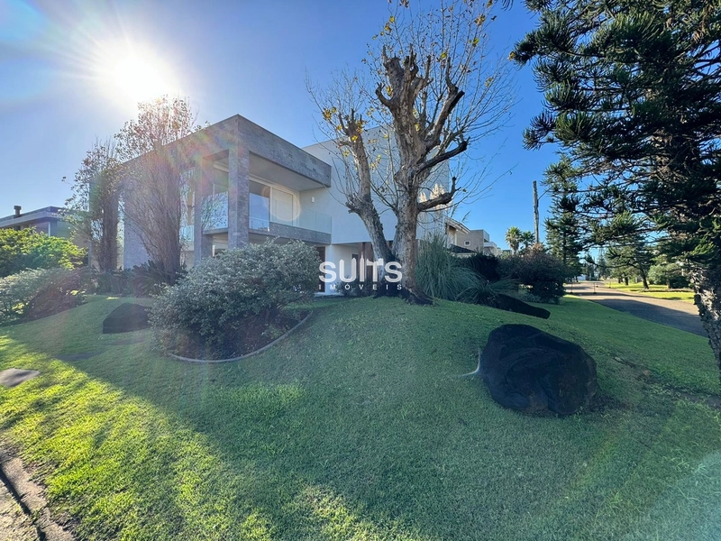 Sobrado de esquina à venda, em condomínio beira mar!: 3ª foto da galeria de imagens do imóvel