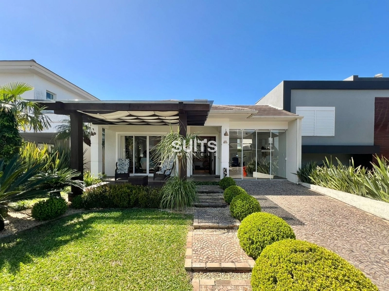 Excelente casa térrea à venda no condomínio Condado de Capão: 1ª foto da galeria de imagens do imóvel