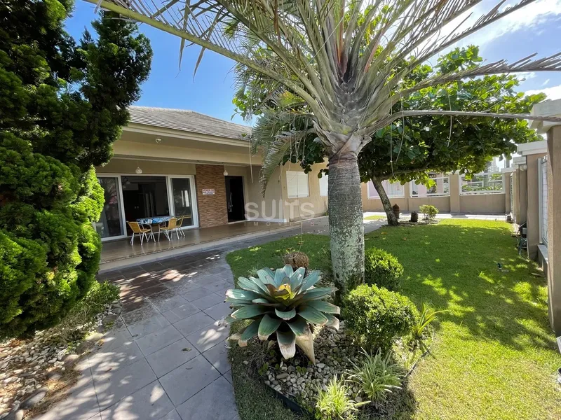 Casa em Atlântida à uma quadra da praia.: 3ª foto da galeria de imagens do imóvel