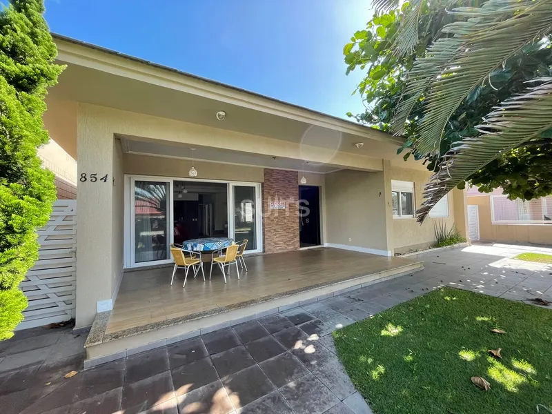 Casa em Atlântida à uma quadra da praia.: 4ª foto da galeria de imagens do imóvel