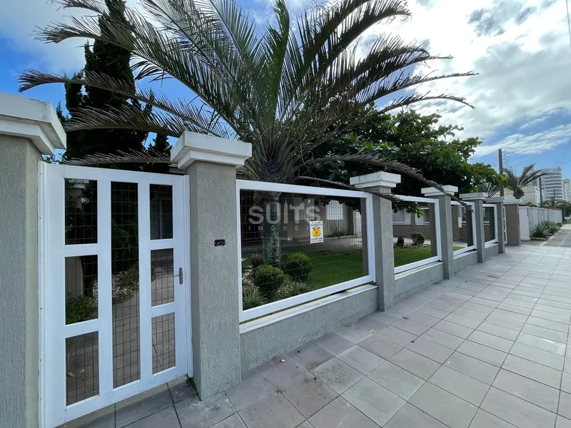 Casa em Atlântida à uma quadra da praia.: 2ª foto da galeria de imagens do imóvel