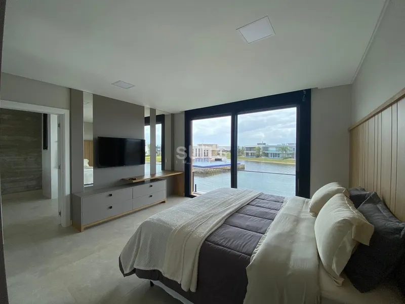 Sobrado de alto padrão beira lago no condomínio Enseada: 23ª foto da galeria de imagens do imóvel