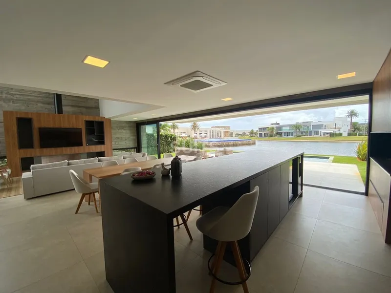 Sobrado de alto padrão beira lago no condomínio Enseada: 10ª foto da galeria de imagens do imóvel