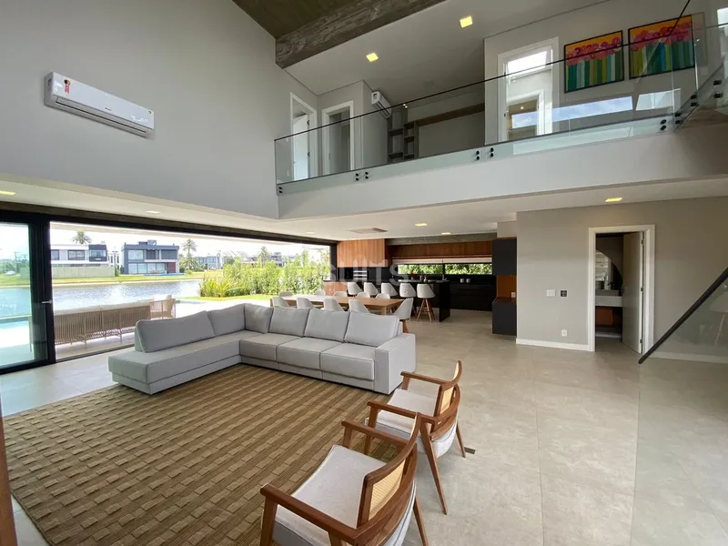 Sobrado de alto padrão beira lago no condomínio Enseada: 4ª foto da galeria de imagens do imóvel