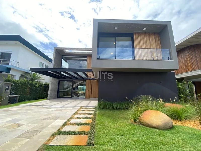 Sobrado de alto padrão beira lago no condomínio Enseada: 2ª foto da galeria de imagens do imóvel