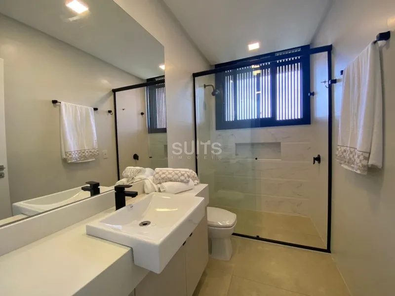 Sobrado de alto padrão beira lago no condomínio Enseada: 33ª foto da galeria de imagens do imóvel