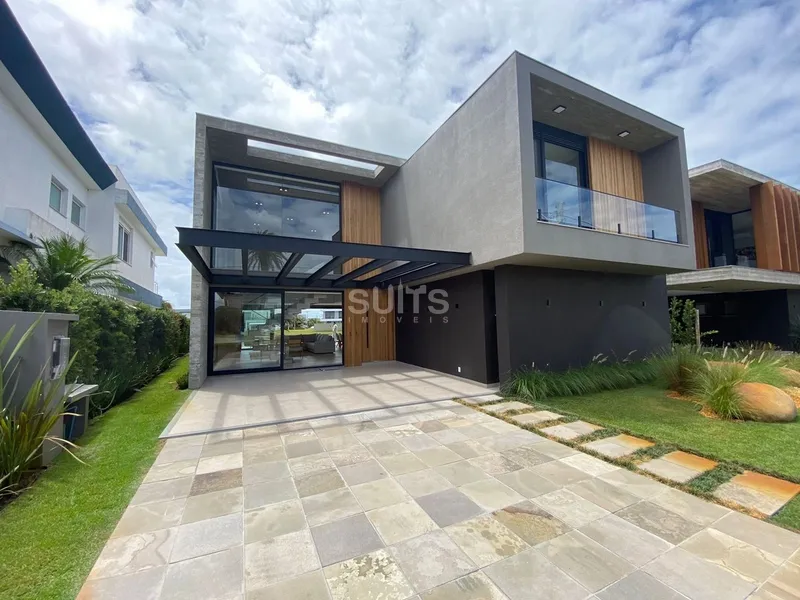 Sobrado de alto padrão beira lago no condomínio Enseada: 3ª foto da galeria de imagens do imóvel