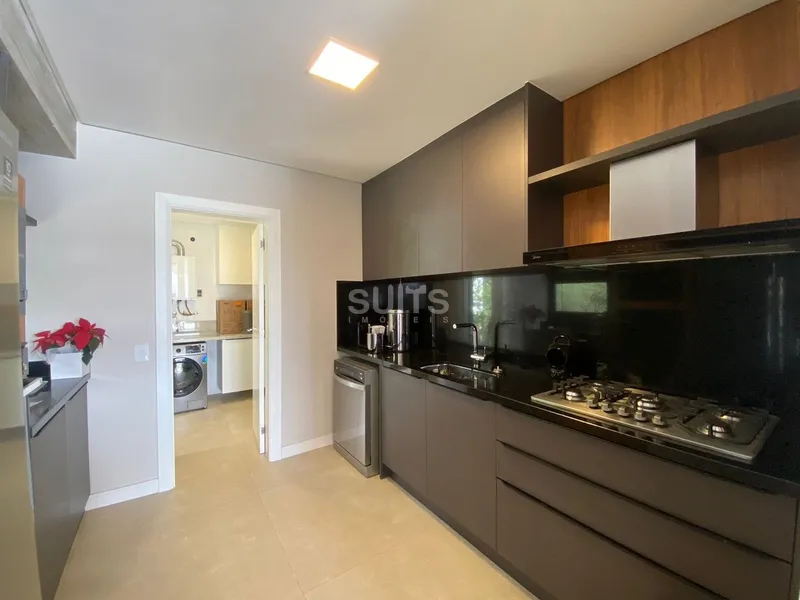 Sobrado de alto padrão beira lago no condomínio Enseada: 16ª foto da galeria de imagens do imóvel