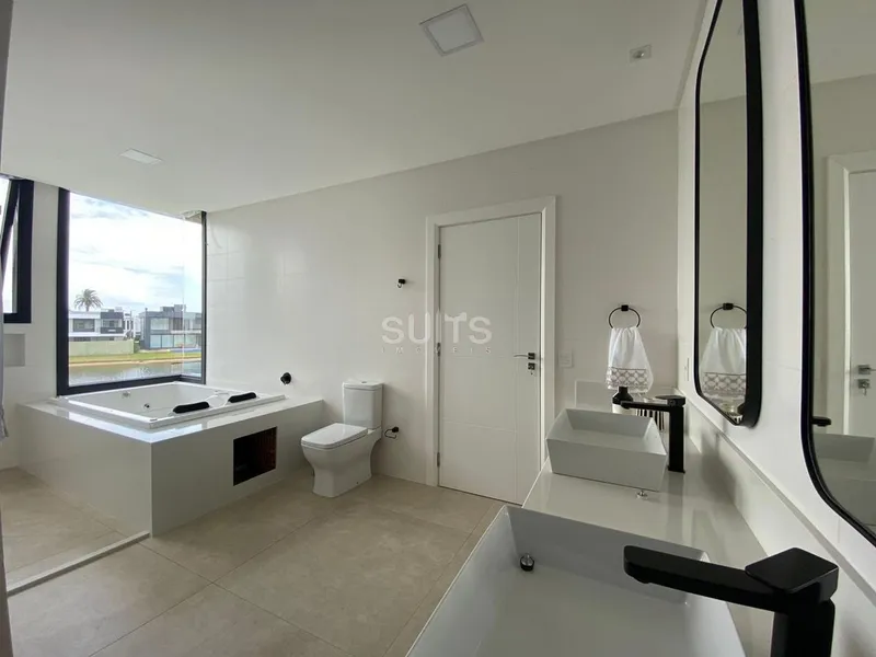 Sobrado de alto padrão beira lago no condomínio Enseada: 25ª foto da galeria de imagens do imóvel