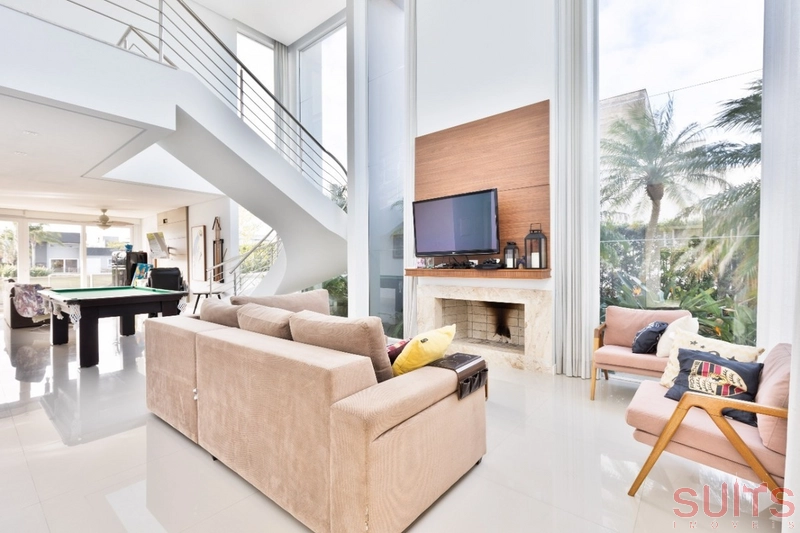 Lindo sobrado à venda no condomínio Enseada: 2ª foto da galeria de imagens do imóvel