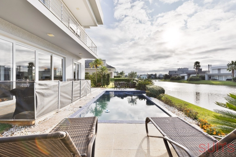 Lindo sobrado à venda no condomínio Enseada: 32ª foto da galeria de imagens do imóvel