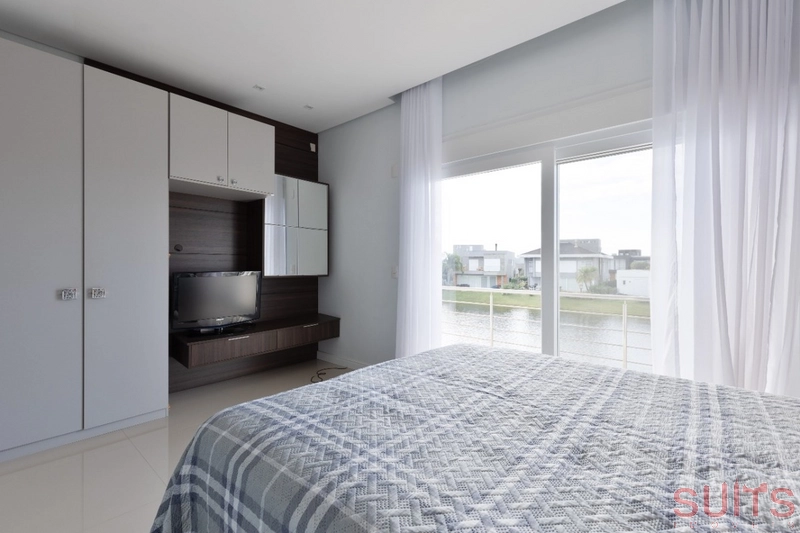 Lindo sobrado à venda no condomínio Enseada: 36ª foto da galeria de imagens do imóvel